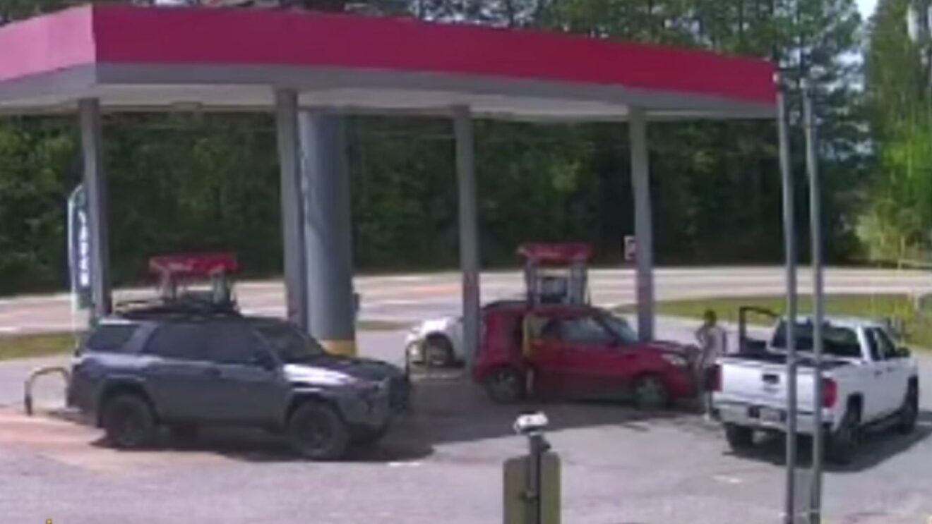 Man Attacks Teens In Florida Gas Station Road Rage Incident - The Auto Wire