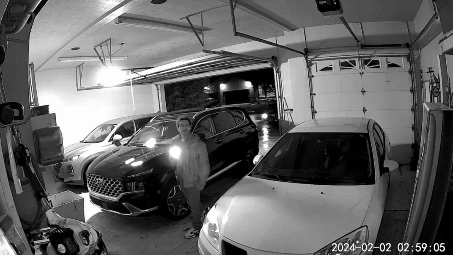 Car Thieves Apparently Hacked Garage Door Opener