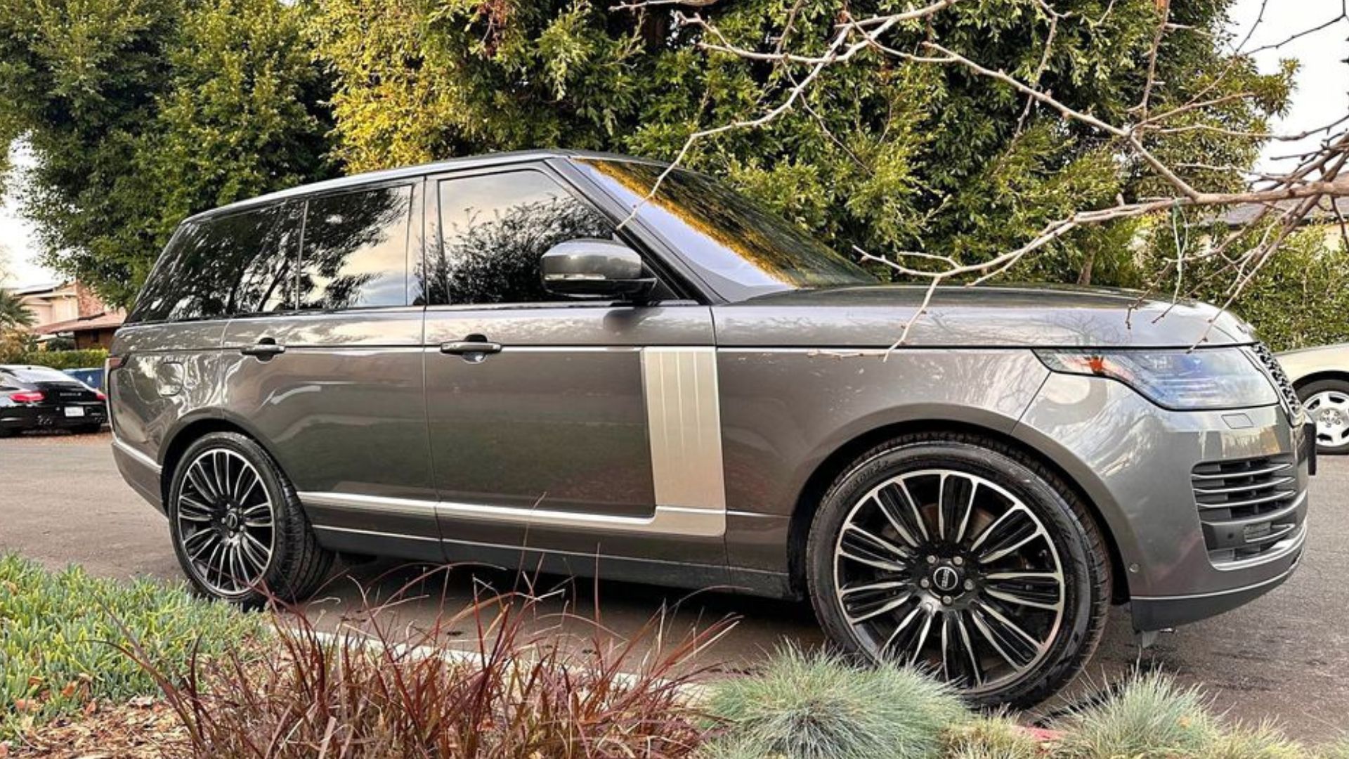 Range Rover Stolen Day After Owner Unloads It