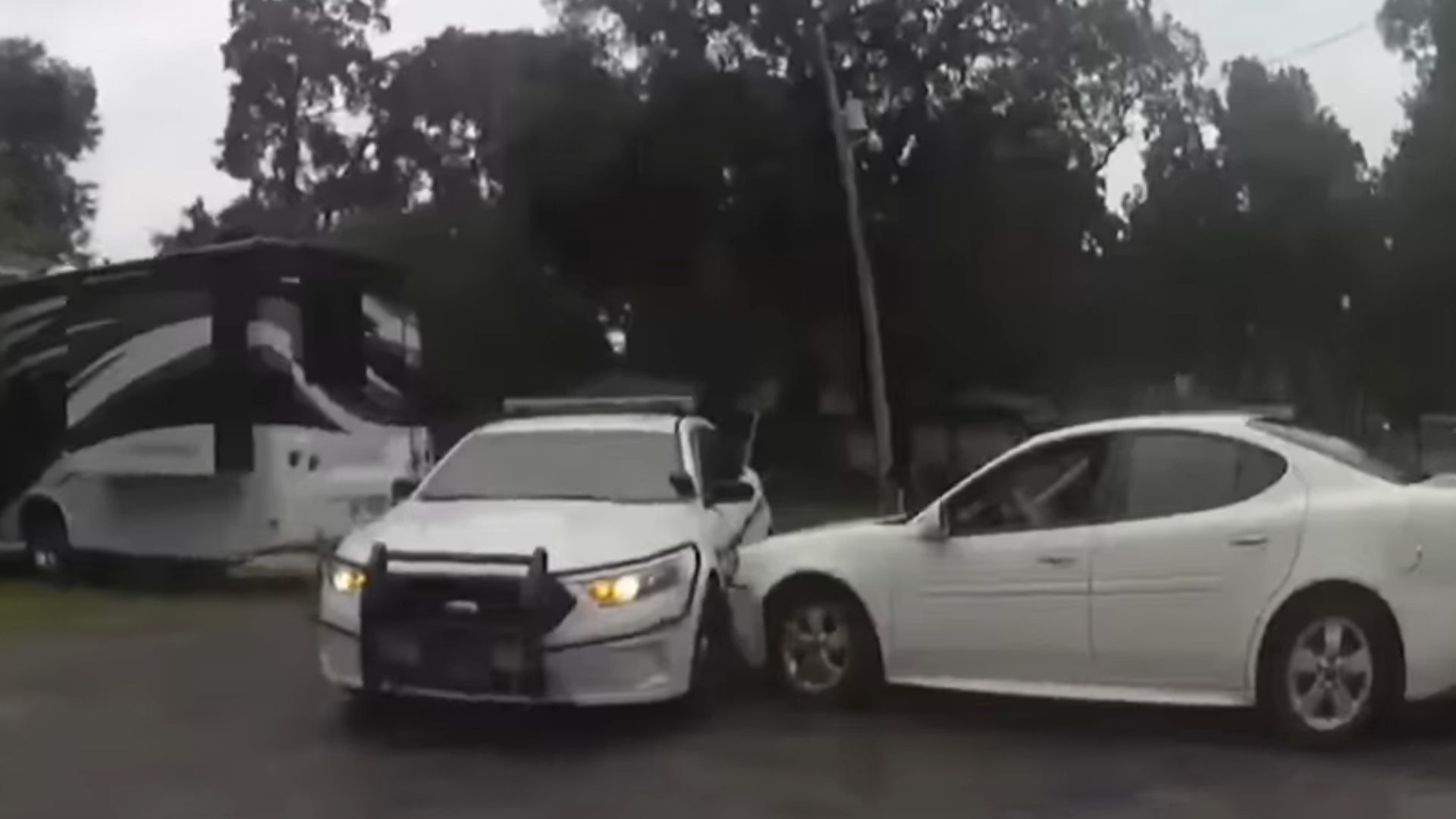 Angry Florida Man Rams Deputy’s Car