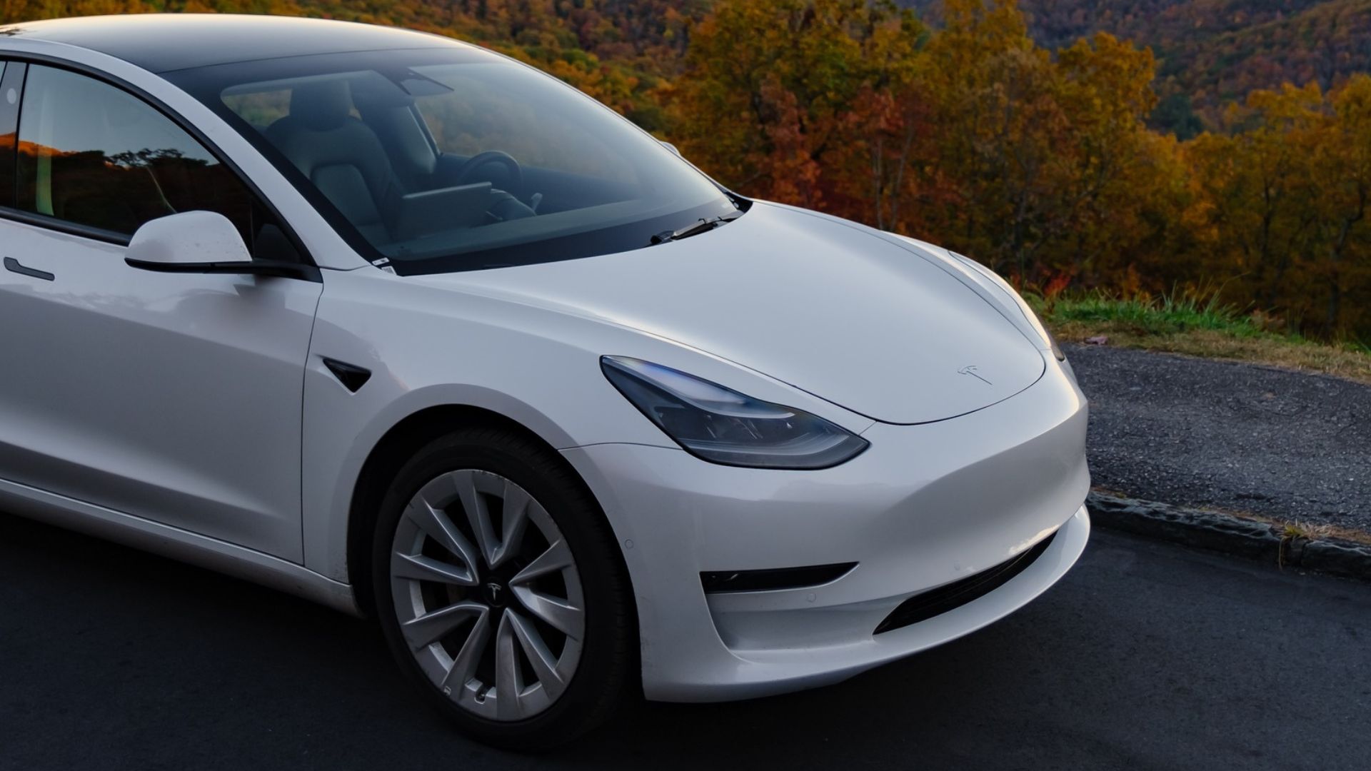 Hertz Is Charging Tesla Rentals For Not Filling Up Gas Tanks