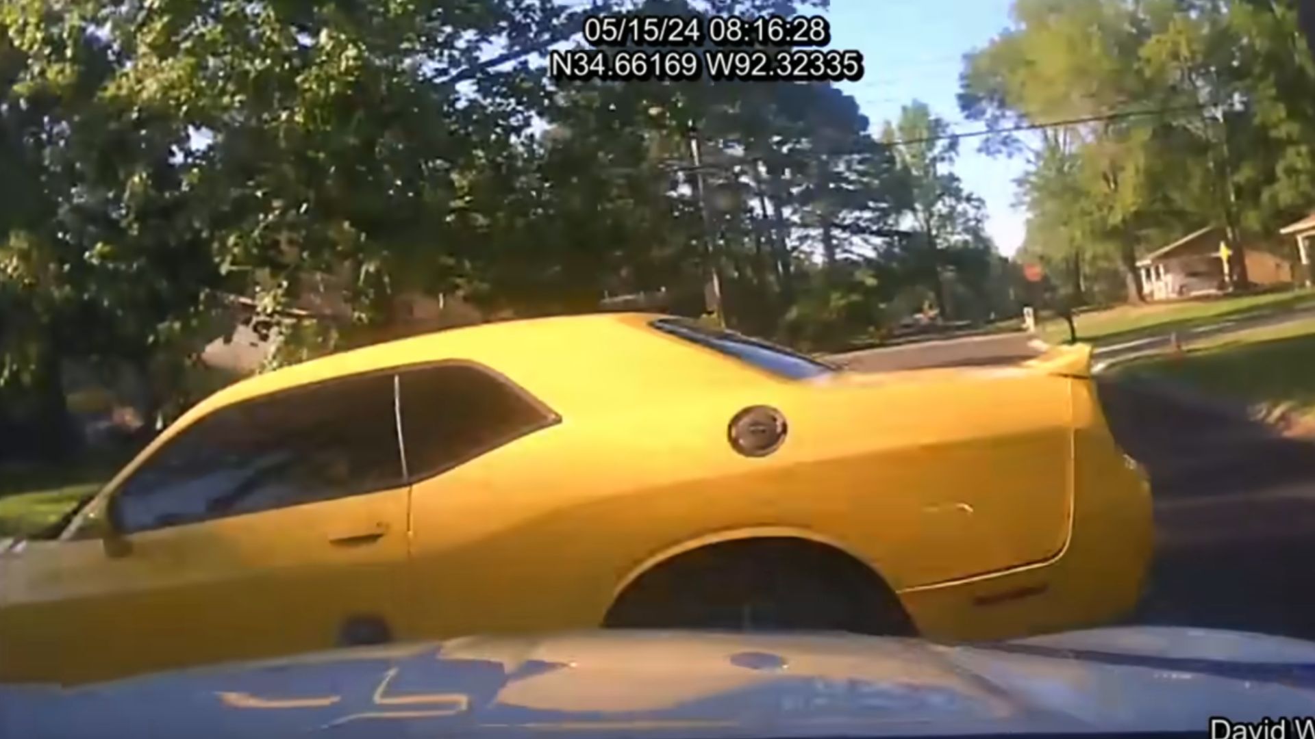This Drug Dealer In A Dodge Challenger Really Can’t Drive