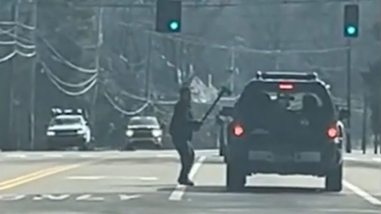 Man Attacks Car With Ax During Road Rage Exchange - The Auto Wire