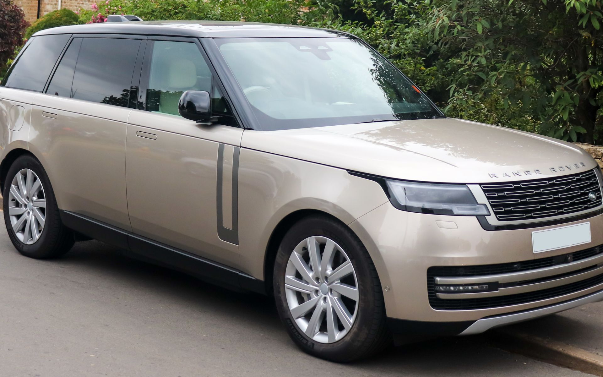 Stolen Range Rover Tracked Five Thousands Miles