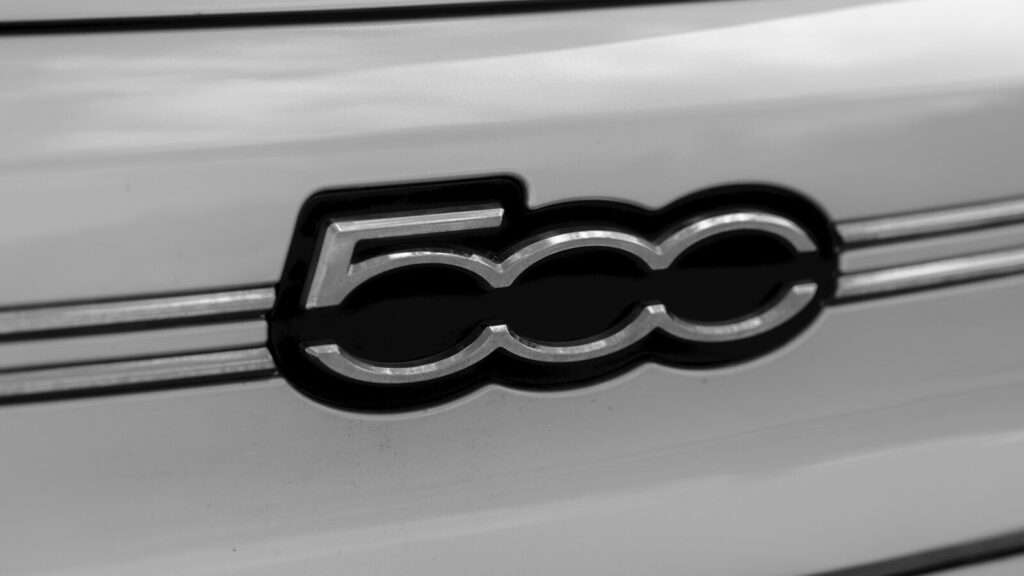 The image shows the fiat 500 logo.