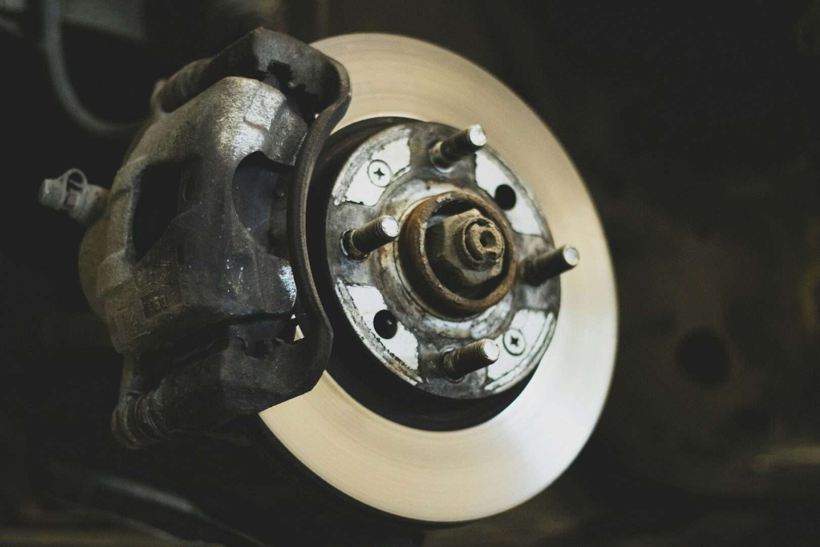 Car brake disc and caliper assembly