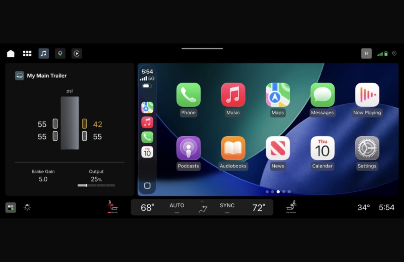 GM new user interface showing Apple CarPlay in split view beside a native trailering card
