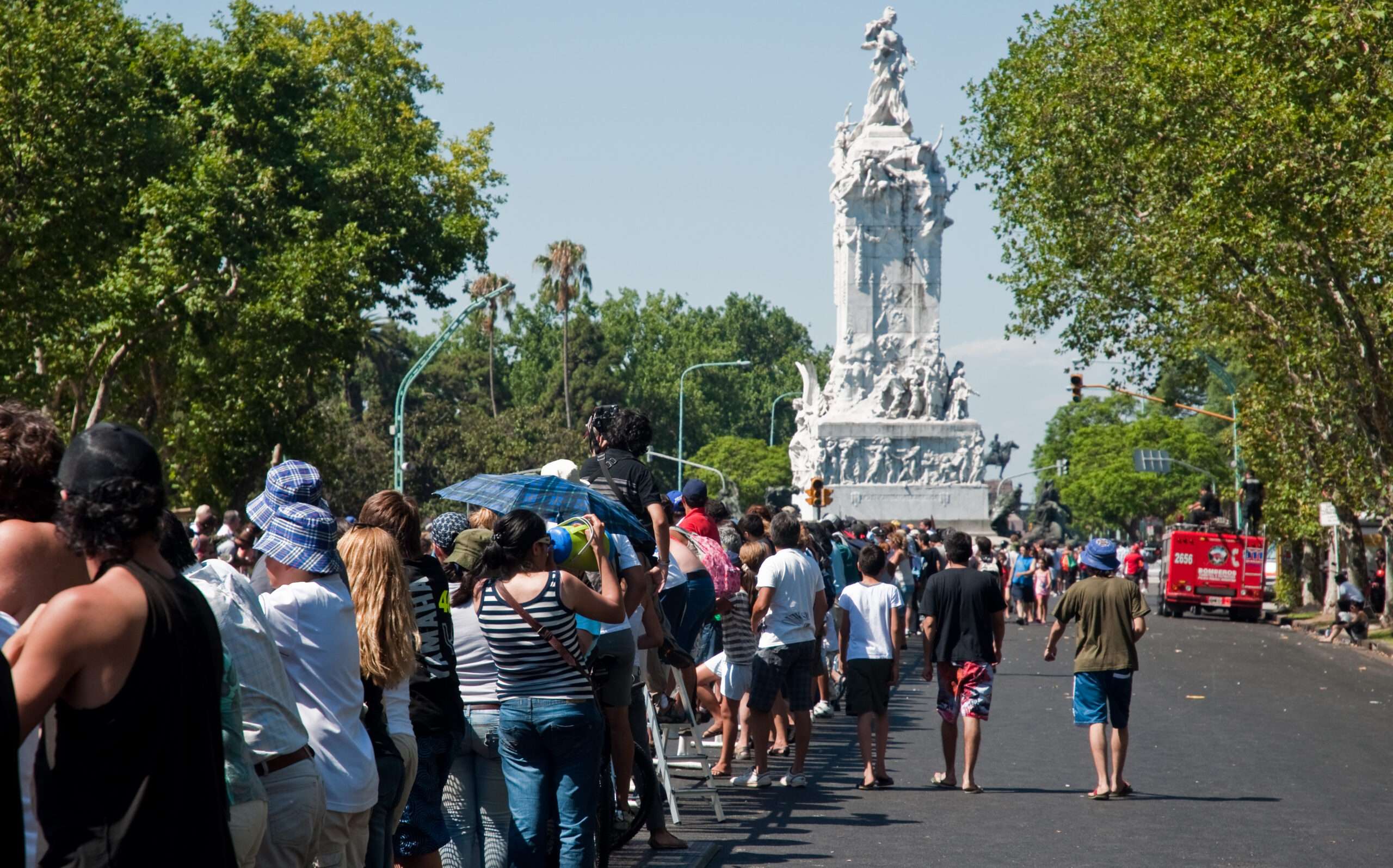 Large crowd lining a Buenos Aires street for the Dakar Rally