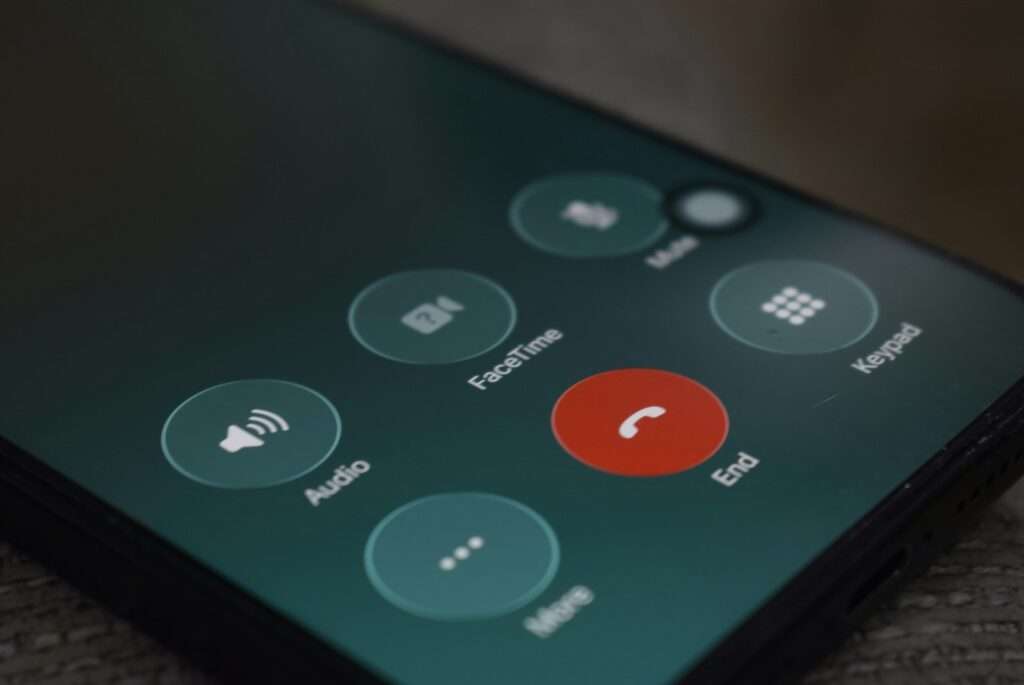 Smartphone screen showing an incoming call interface