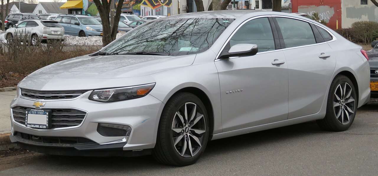 Front three-quarter view of a 2017 Chevrolet Malibu