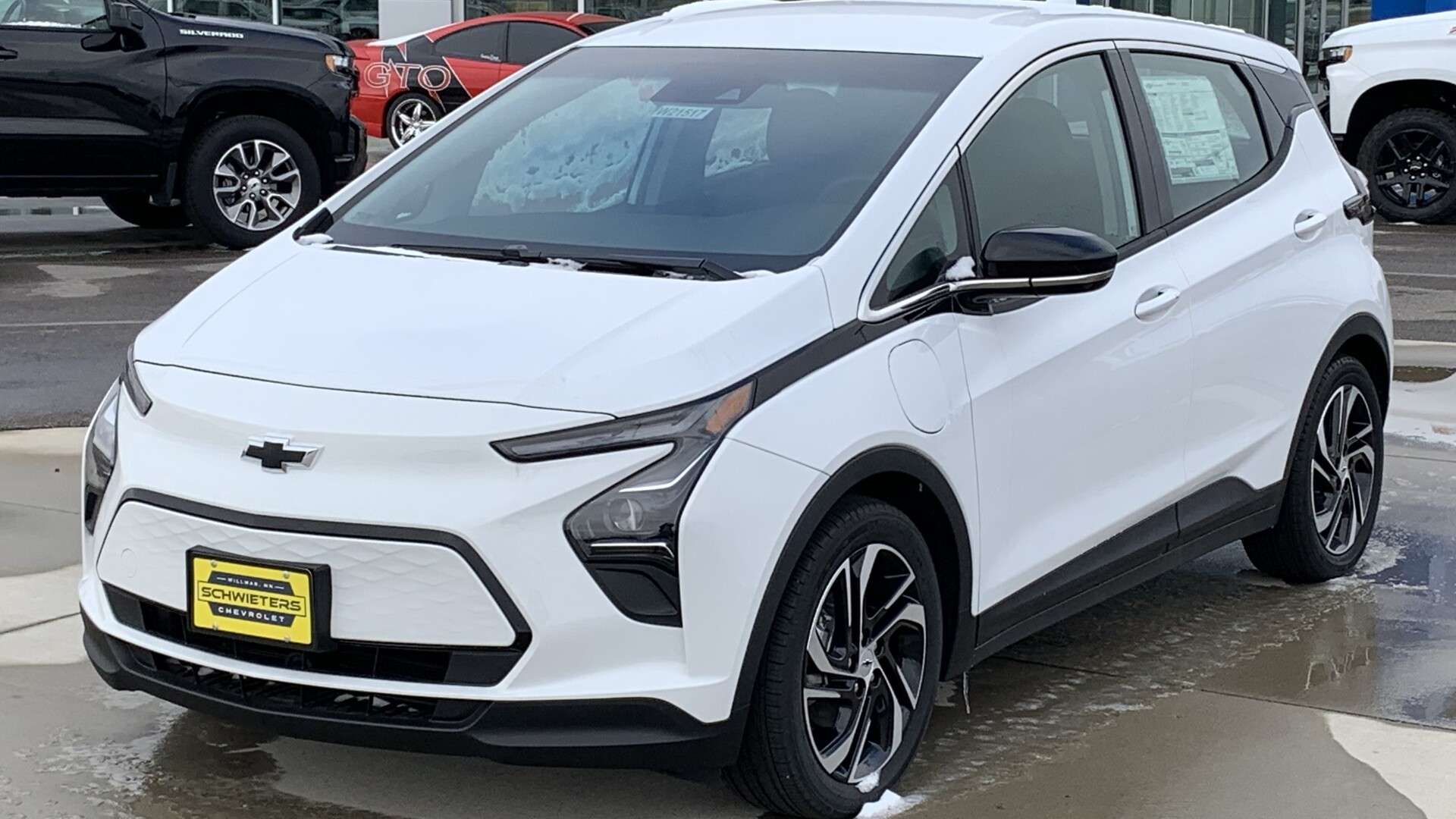 2022 Chevrolet Bolt EV front view
