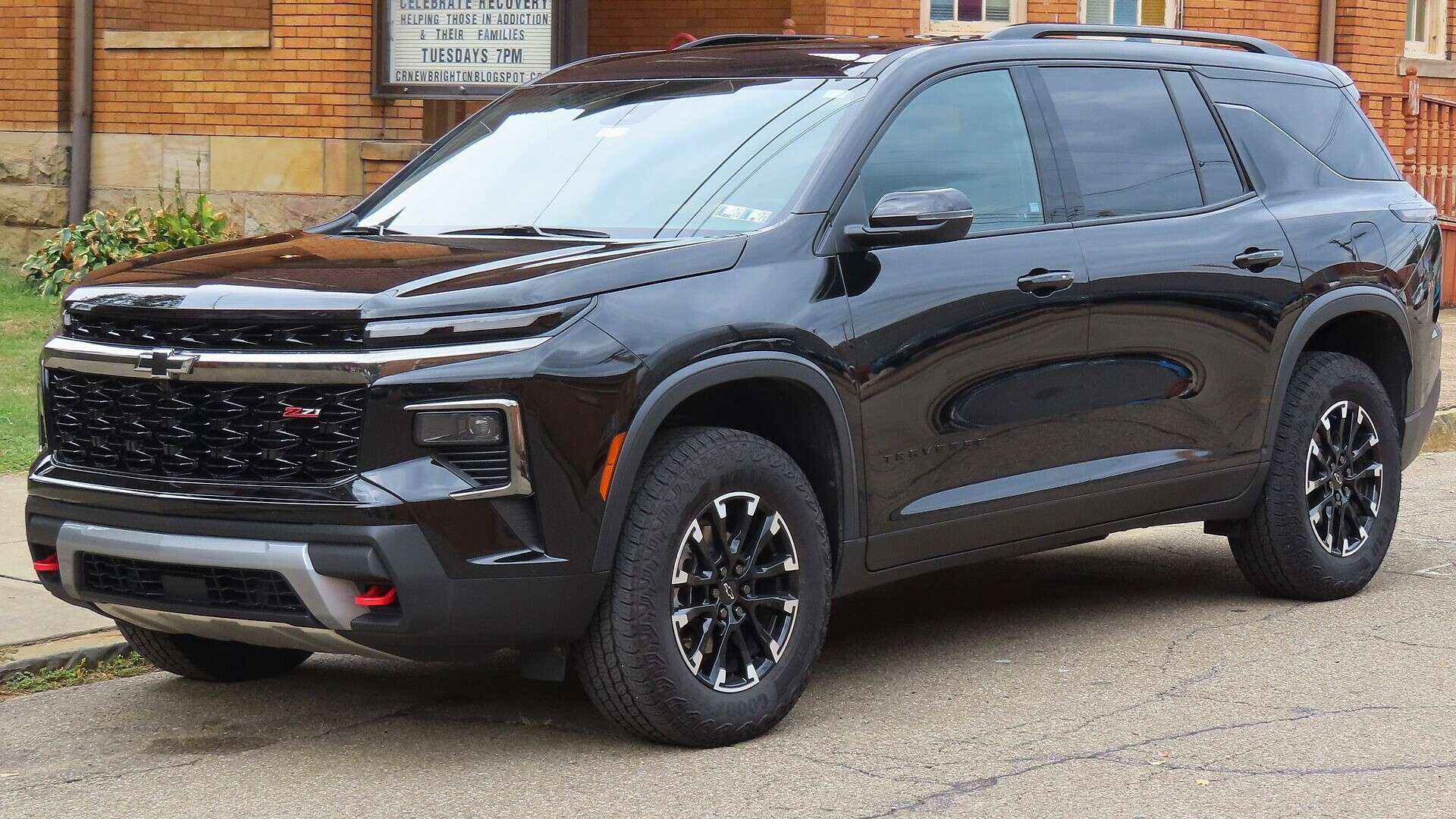 2025 Chevrolet Traverse Z71, front three-quarter view