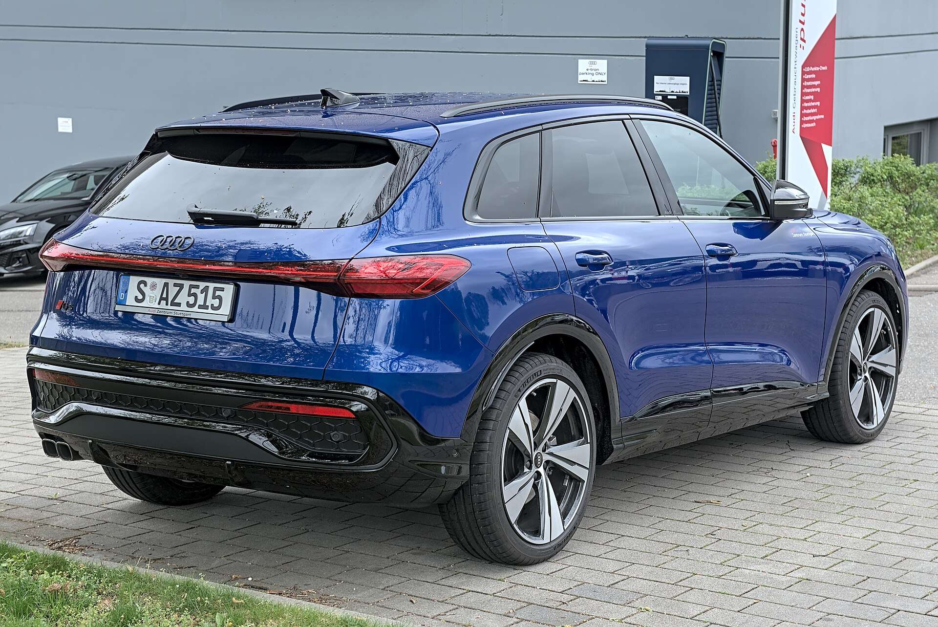 Current-generation Audi Q5 SUV parked outdoors