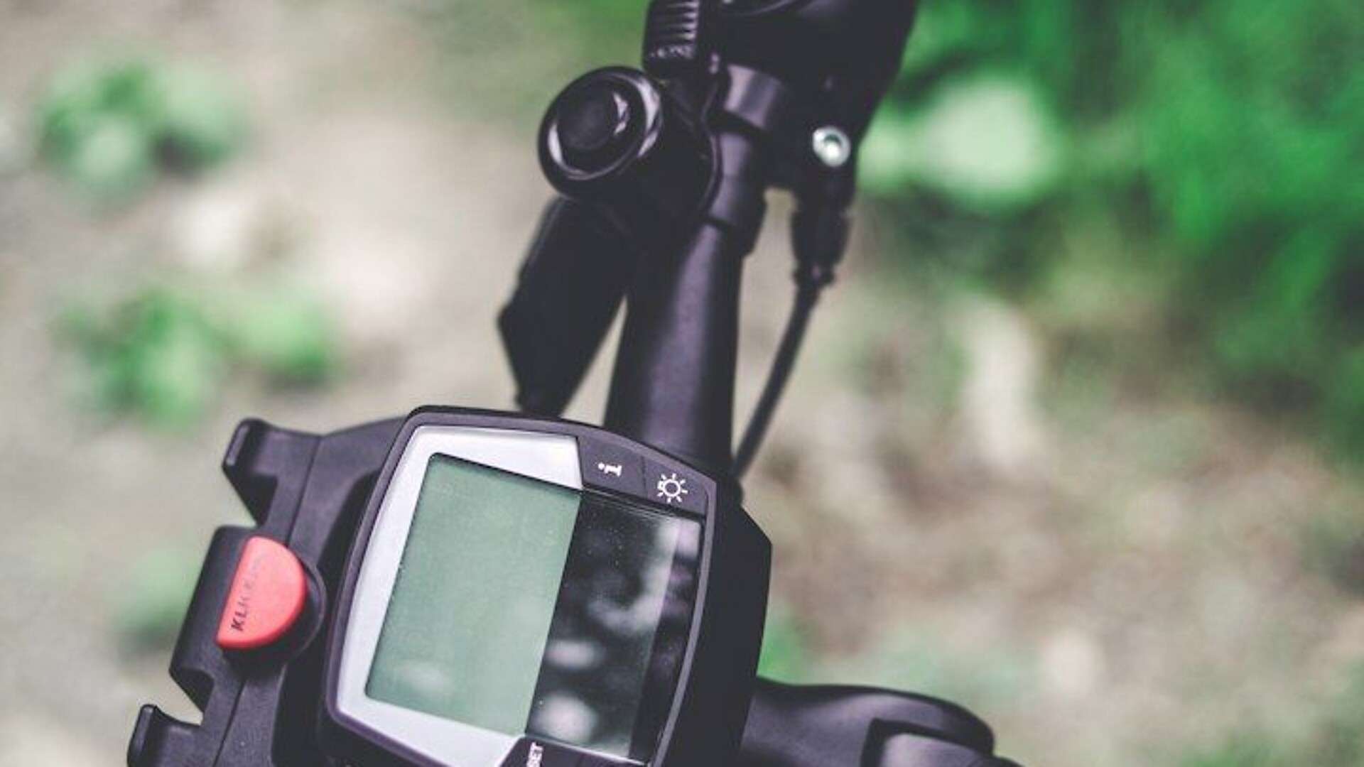 black dslr camera on black tripod