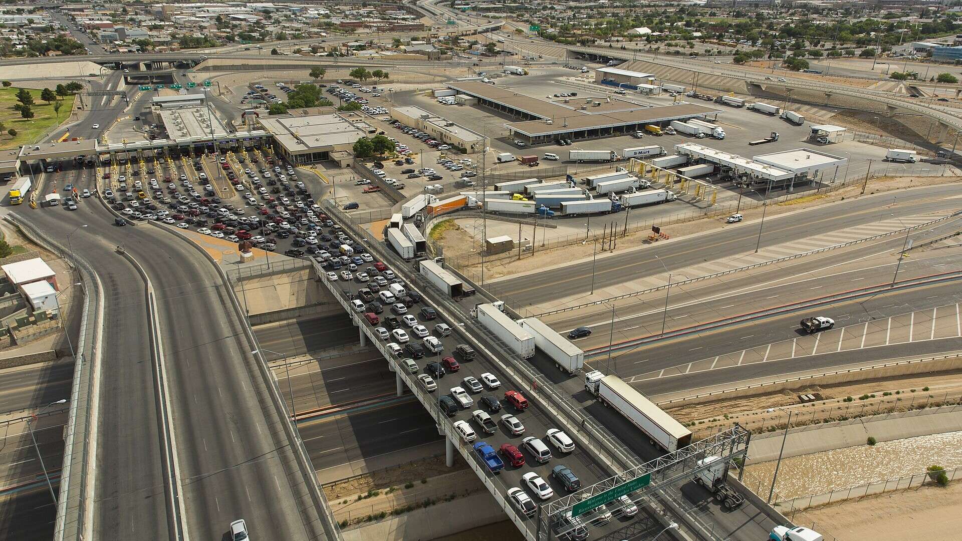 Aerial view of the Bridge of the Americas port of entry between El Paso, Texas, and Ciudad Juárez