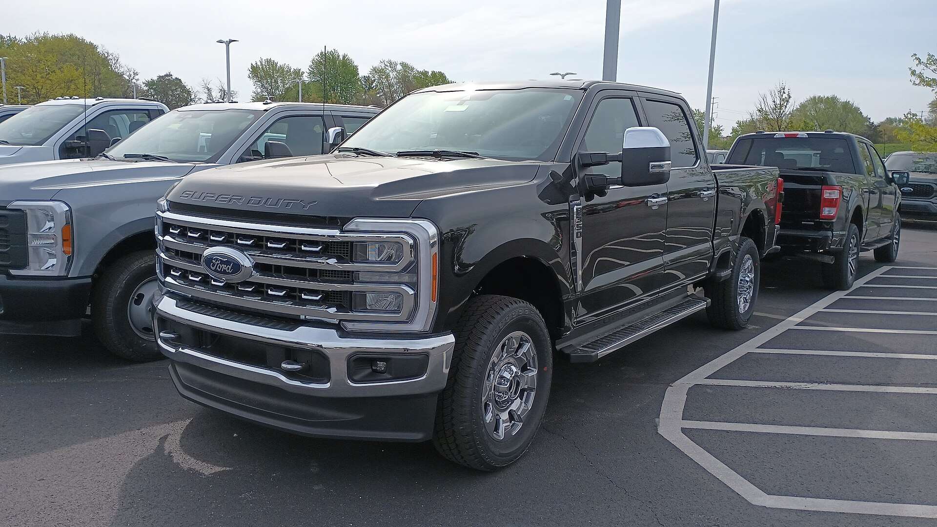 Front view of a 2023 Ford F-350 Super Duty pickup