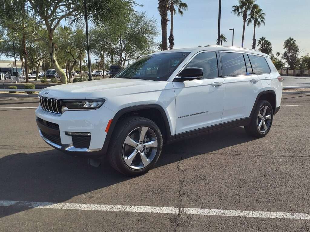 Jeep Grand Cherokee L Limited parked at a dealership