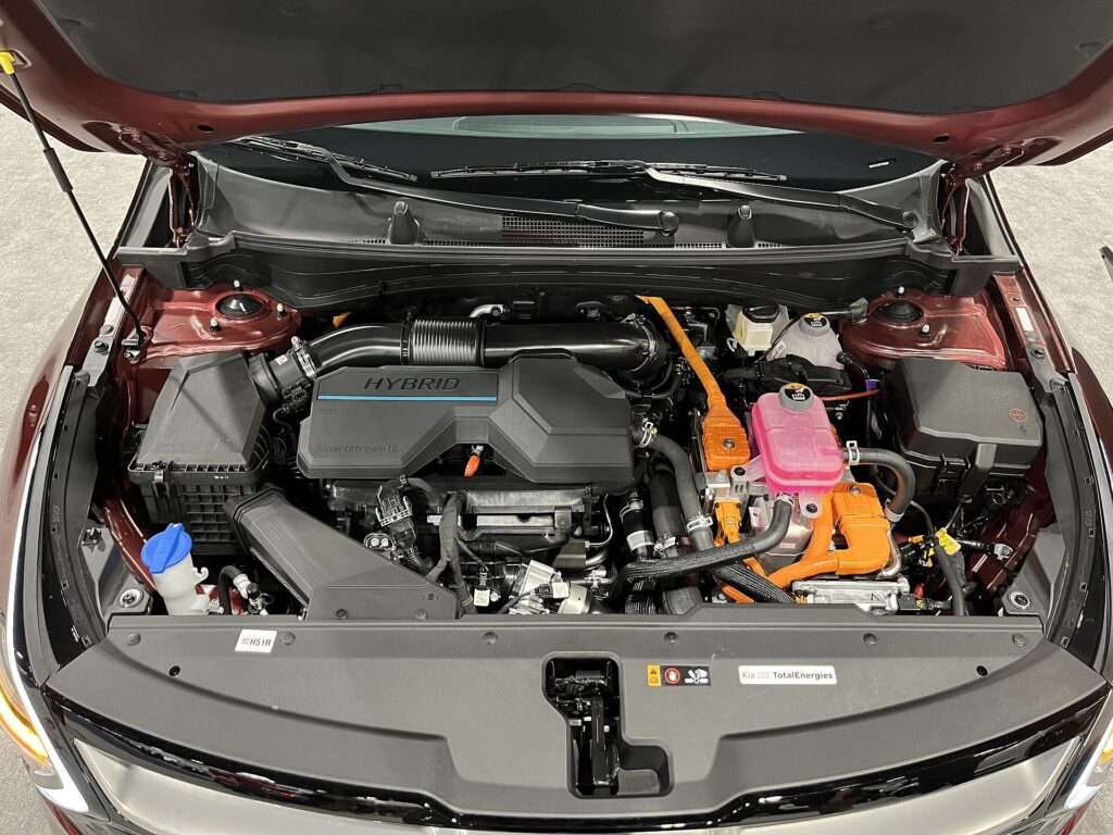 Engine bay of a Kia Sportage Hybrid