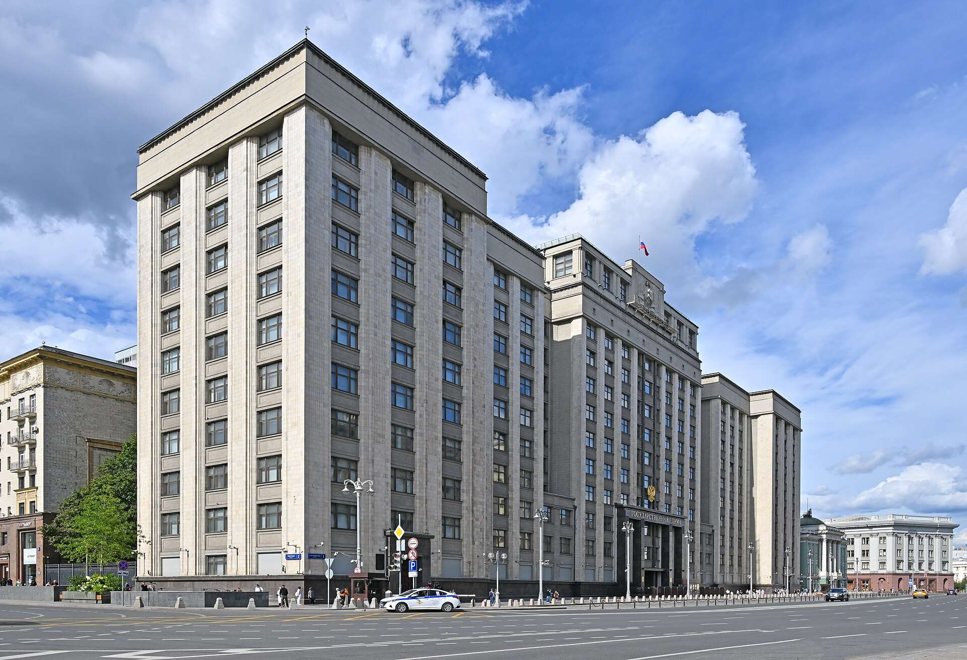 Side view of the State Duma building in Moscow